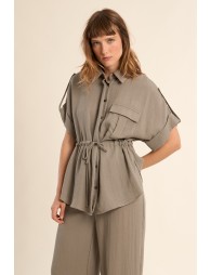 Safari blouse, knotted at the waist