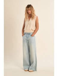 Vest without sleeves, V-neck