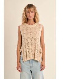 Sleeveless knit, openwork and knotted on the sides