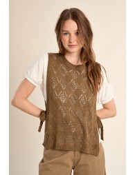 Sleeveless knit, openwork and knotted on the sides