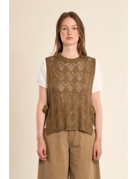 Sleeveless knit, openwork and knotted on the sides