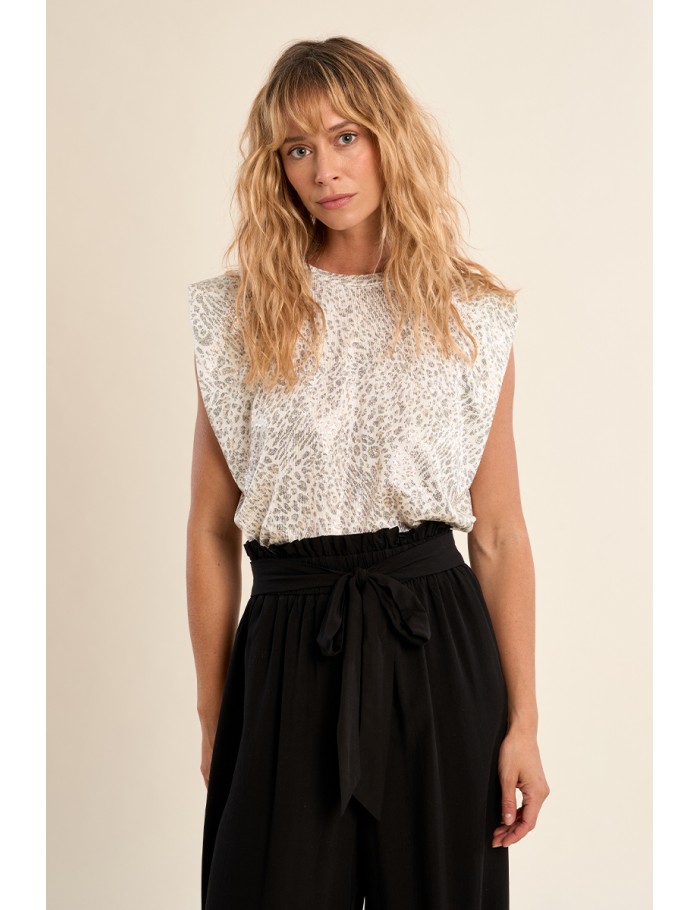 Printed T-shirt with wide shoulder pads