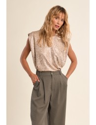 Printed T-shirt with wide shoulder pads