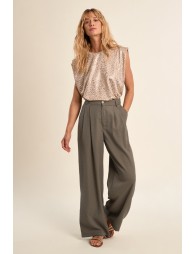 Printed T-shirt with wide shoulder pads