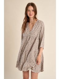 Vestido corto, de media manga, con estampado.