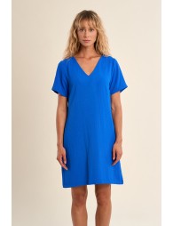 Vestido de manga corta, corte recto.