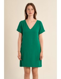 Vestido de manga corta, corte recto.