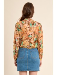 Camisa de manga larga, estampado y lazada.