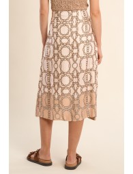 Falda midi, satinada, con estampado.