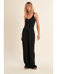 Flowy, high-waisted trousers