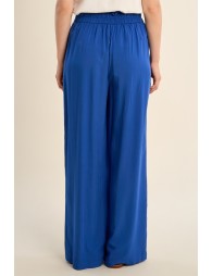 Pantalón de mujer largo, con lazada y pliegues.