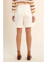 High-waisted shorts, paperbag