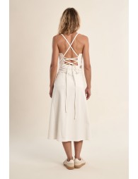 Vestido midi, de tirantes, con lazada.