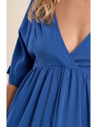 Vestido de mnaga corta, detalle lazada.