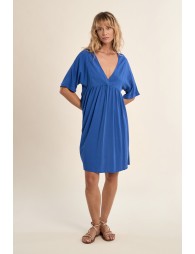 Vestido de mnaga corta, detalle lazada.