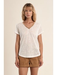 Camiseta de mujer de manga corta, con detalle en el escote.