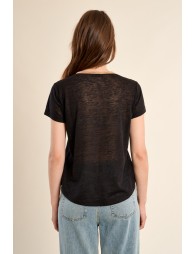 Camiseta de mujer de manga corta, con detalle en el escote.