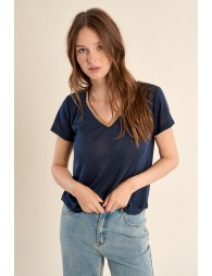 Camiseta de mujer de manga corta, con detalle en el escote.