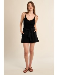 Short de mujer corto, con lazada.