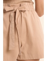 Short de mujer corto, con lazada.