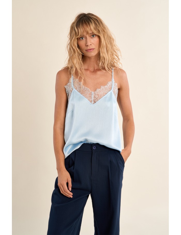 Top de mujer lencero, de tirantes, con encaje.