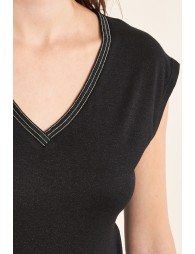 Camiseta de mujer de manga corta, detalle ribete.