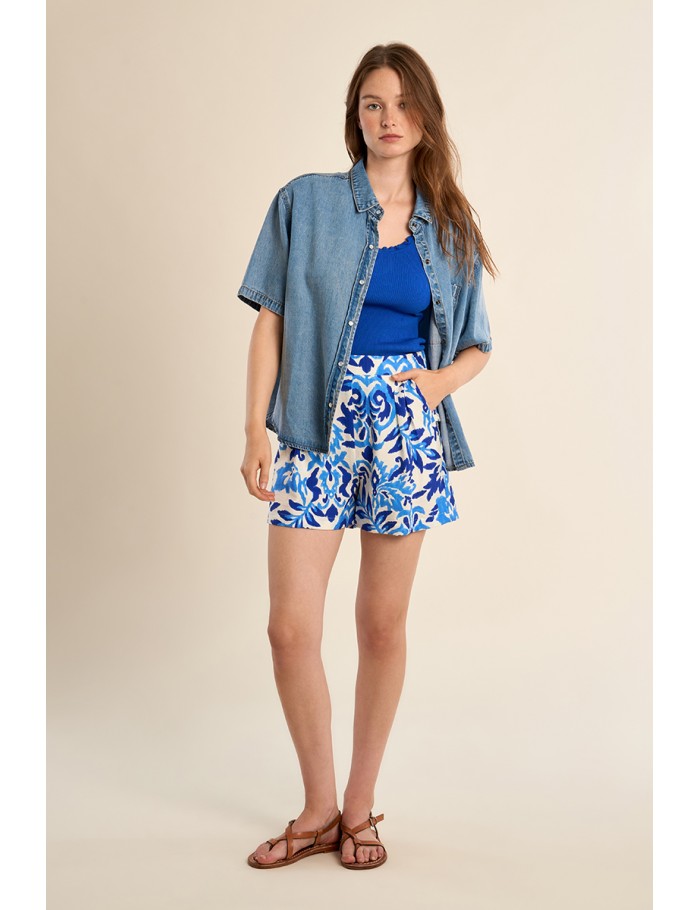 Short de mujer corto, con estampado.