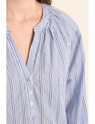 Blusa de mujer de manga larga, con estampado.