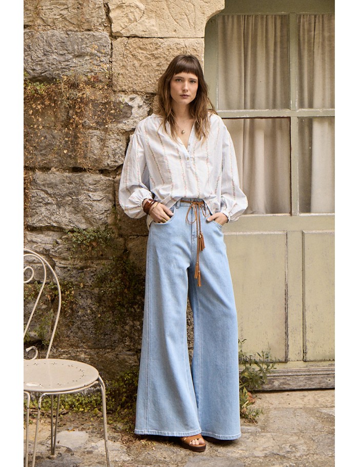 Blusa de mujer de manga larga, con estampado.