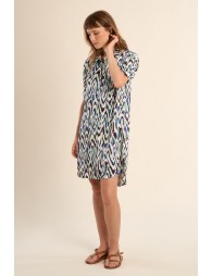 Vestido de manga corta, con estampado.