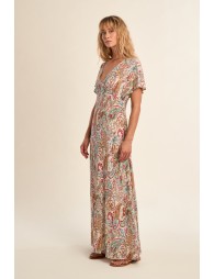 Vestido largo, de manga corta, con estampado.