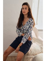 Blusa de mujer de media manga, con estampado.