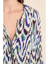 Blusa de mujer de media manga, con estampado.