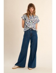 Top de mujer de manga corta, con estampado.