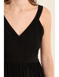 Vestido largo, de tirantes, detalle volantes.