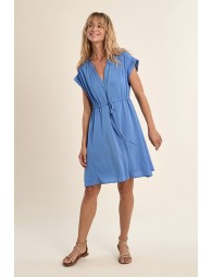 Vestido de manga corta, detalle lazada.