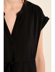 Vestido de manga corta, detalle lazada.