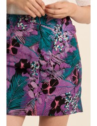Falda corta, estampado floral.