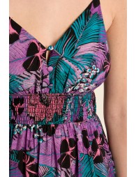 Vestido largo, con estampado y volantes.