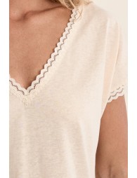 T-shirt à col V, détail dentelle