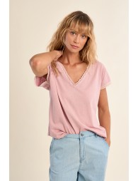 V-neck T-shirt, lace detail