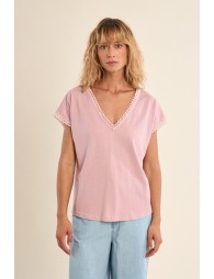 V-neck T-shirt, lace detail