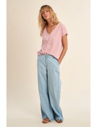 V-neck T-shirt, lace detail