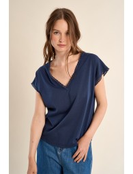 T-shirt à col V, détail dentelle