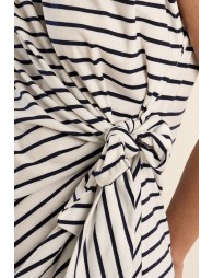 Vestido de manga corta, con estampado y lazada.