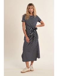 Vestido largo, de manga corta, con estampado y lazada.