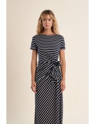 Casual maxi dress with a bow at the waist