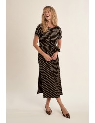 Vestido largo, de manga corta, con estampado y lazada.