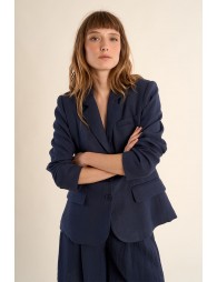 Blazer de mujer de manga larga, cuello y solapa.