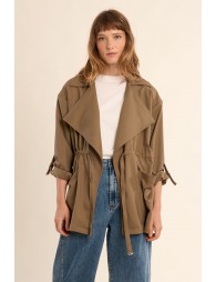 Chaqueta de mujer de manga larga, cuello y solapa.